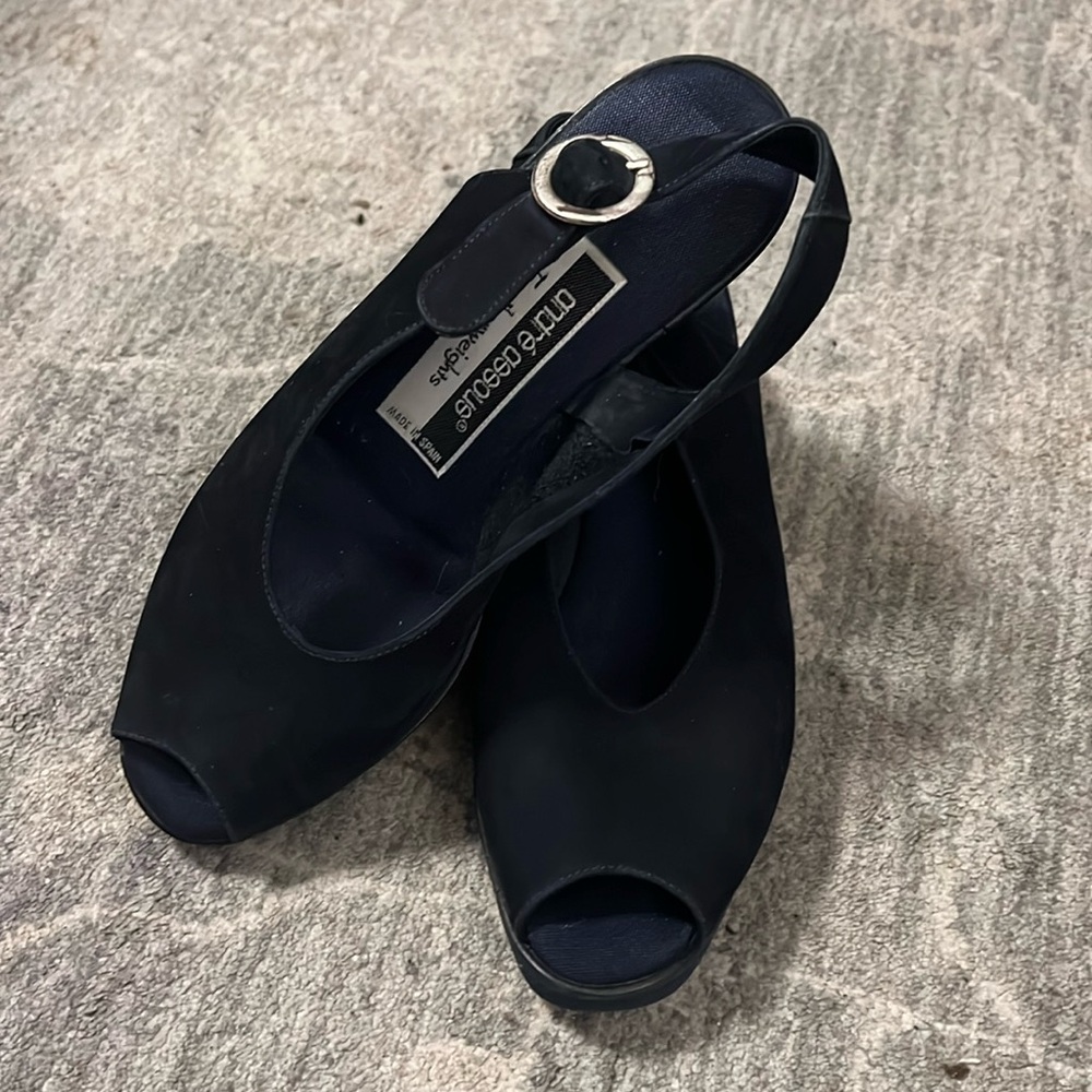 Almost new Andre’ Assous Black Soft Buckle Sandal Sz 7.5 Almost new condition